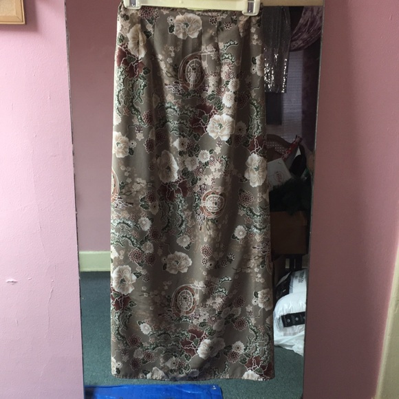 Floral Patterned Maxi Skirt - Picture 4 of 7